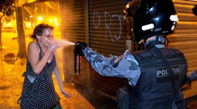 PIMENT NOS OLHOS DOS PUTROS