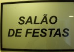MODERN LIVING , SALAO FESTAS, placa
