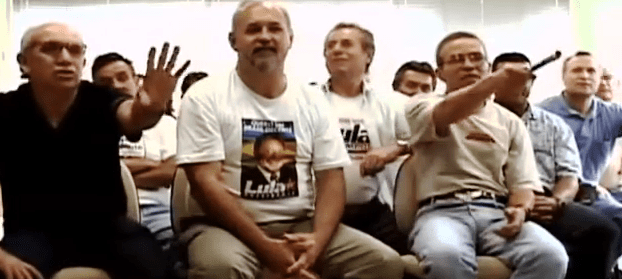 peões vendo o filme 2