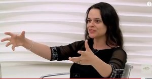 JANAÍNA PASCOAL E HÉLIO BICUDO, RODA VIVA, 21, Janaína com as mãos