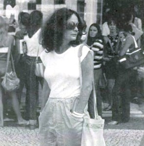 heloisa-buarqeu-de-holanda-tese-insolente-veja-09abr1980-foto